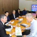 Cônsul dos EUA se reúne com Riedel para discutir cooperação institucional
