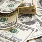 Dólar recua a R$ 5,92 com incertezas sobre tarifas de Trump; Ibovespa oscila
