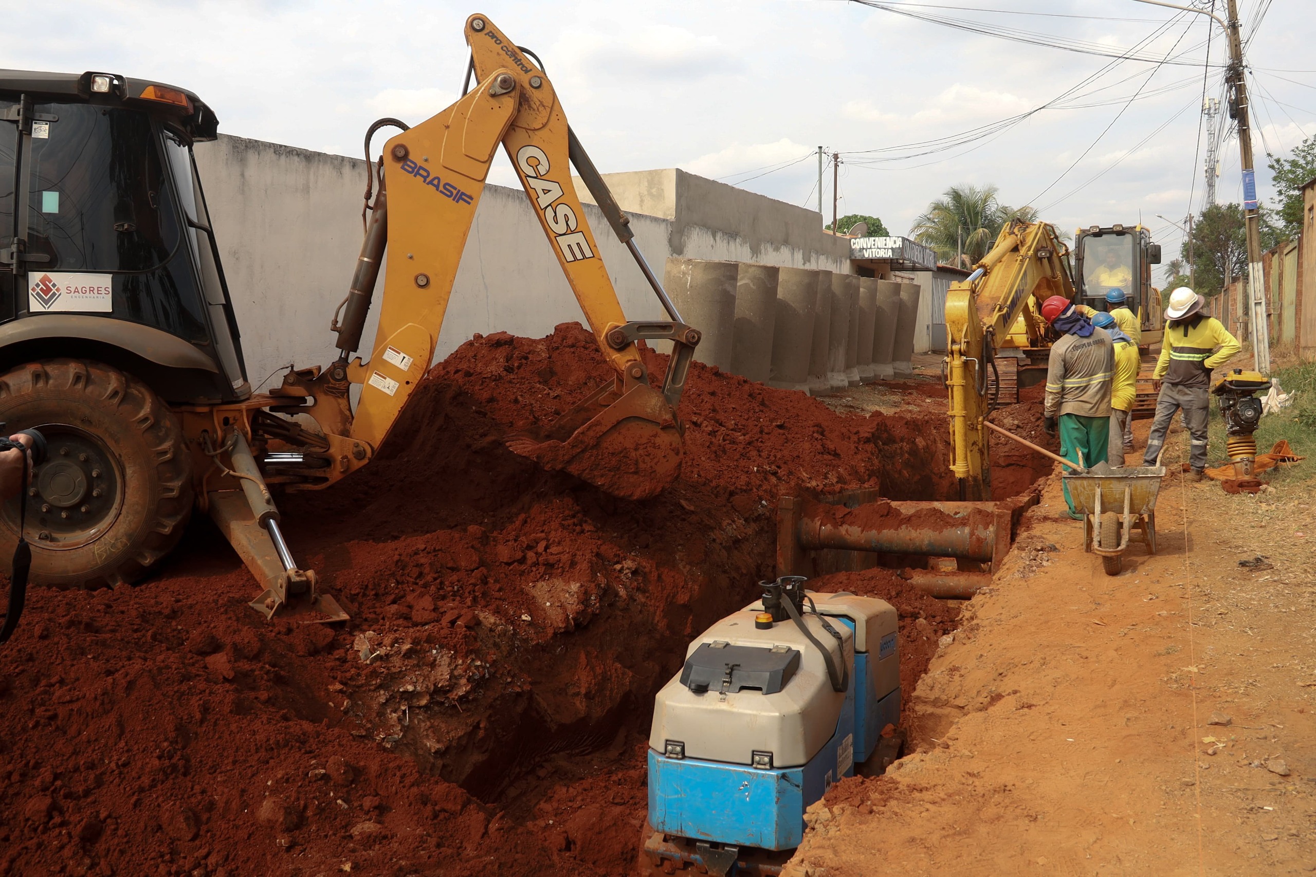 Investimento de R$ 12 mi leva pavimentação e drenagem a bairros da capital