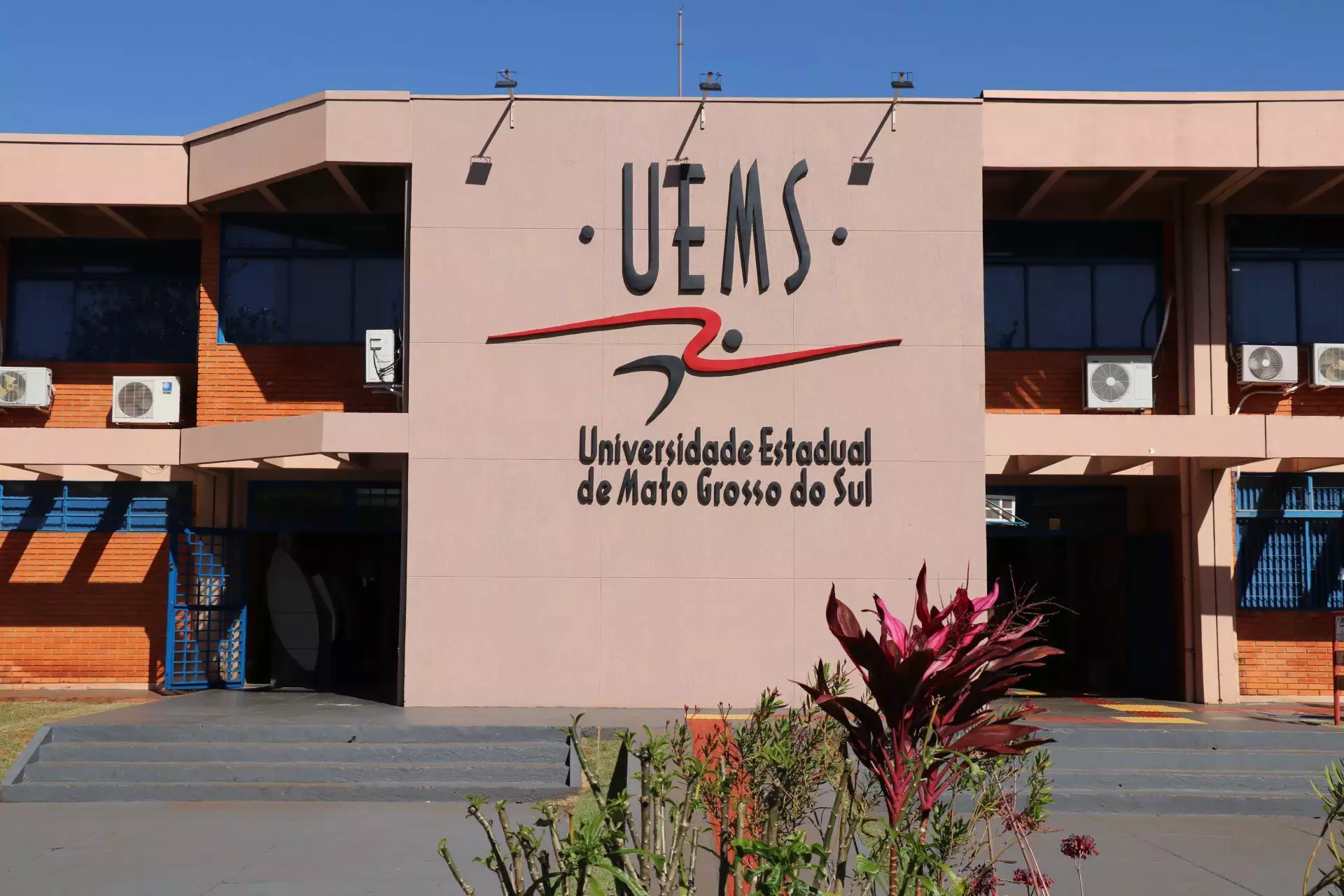 UEMS abre seleção para profissionais de apoio educacional