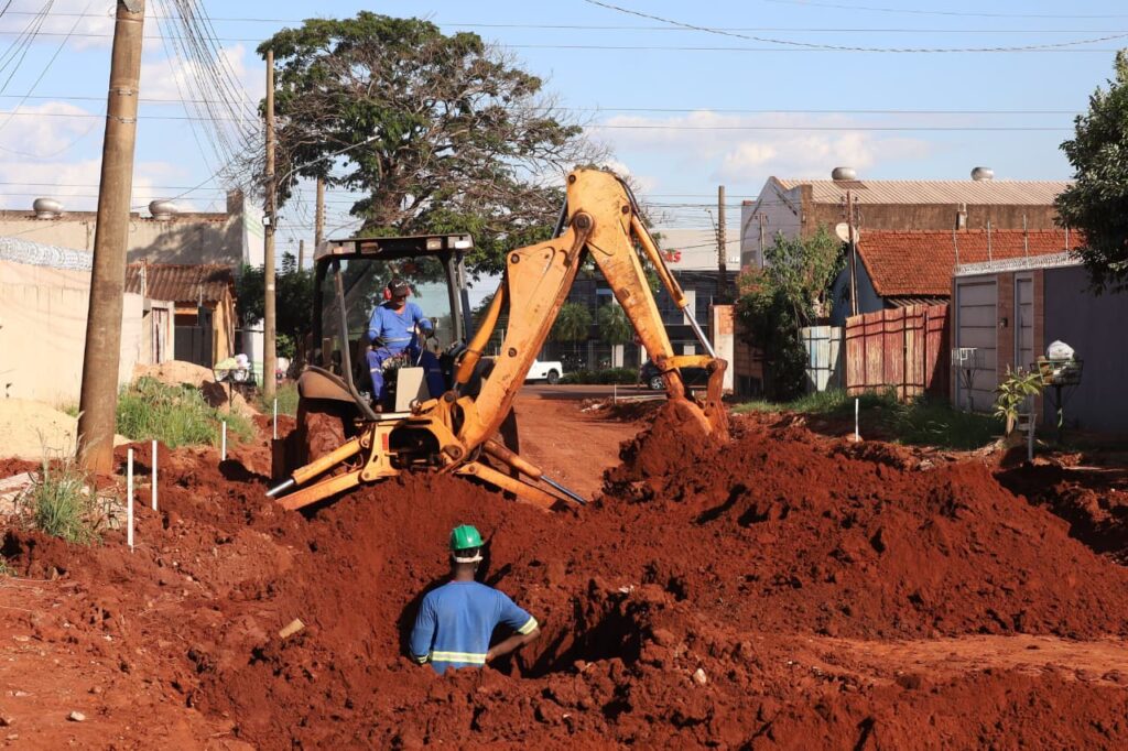 Obras de esgoto alteram trânsito na Capital