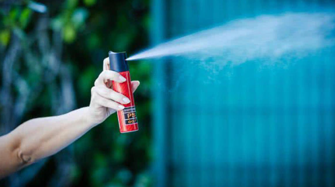 Nova lei permite spray de pimenta para defesa de mulheres maiores de 18 anos