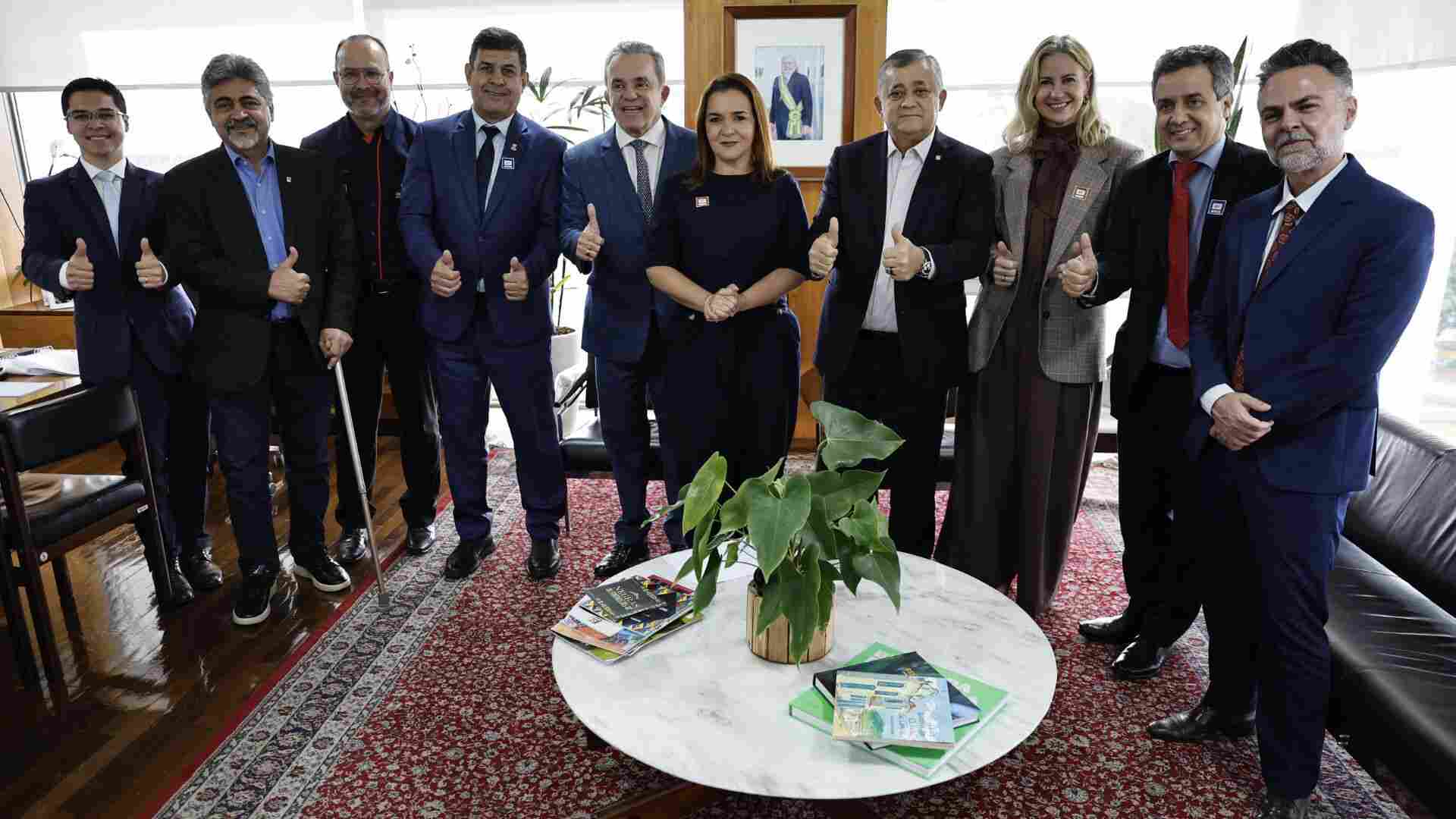 Após temporal, Vander articula em Brasília recursos para reconstrução de Campo Grande