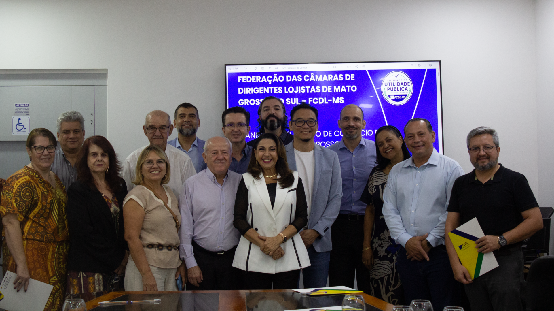 Os responsáveis pela maior parte da economia das cidades querem sentar na mesa de decisões