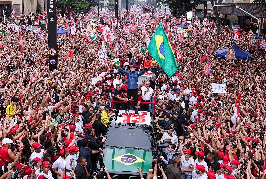 Lula é reeleito presidente do Brasil com mais de 64 milhões de votos e conquista quarto mandato