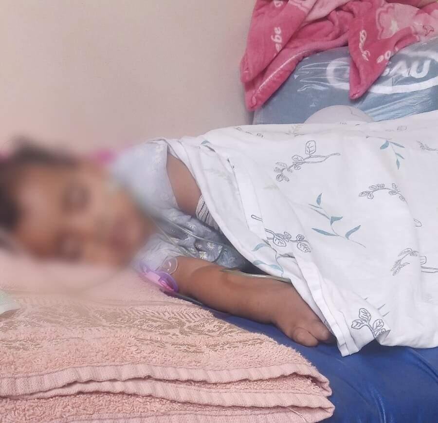 Bebê de dois meses com bronquiolite aguarda internação hospitalar em Campo Grande