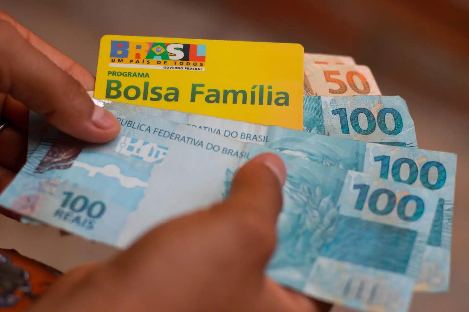 Bolsa Família paga beneficiários com NIS final 2 nesta terça; valor médio chega a R$ 782,92